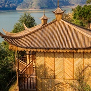 Pagode en bambou traditionnelle https://www.dreamstime.com/