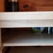 Le coin gauche avec la cheville latérale.