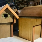 Nichoirs B5-2023 - Détail bardage latéral en cèdre 6mm sur bakélisé 12mm