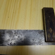 Belle équerre en palissandre