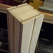 Je n'ai pas fait attention au sens du bois au collage,  2 rainures présentent des petits arrachements