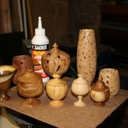 Le biberon de colle donne l'échelle