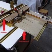 guidage du traîneau sur les joues du guide, coulissement du MDF sur la table