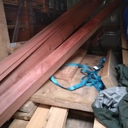 les trois poteaux de sequoia (3,2m)  pour 10 euros (le lot!)