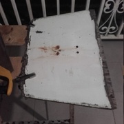 L'ancienne (demi-)porte de descente de mon bateau, qui est devenue le double fond