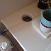 Le trou "futur pot à crayon"