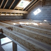 fig 5 bis Solivage en éléments composites avec étrésillons  http://www.charpentes-schumacher.com