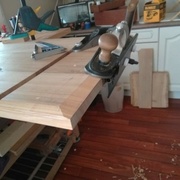 ajout d'un chanfrein sous le plateau pour l'affiner un peu