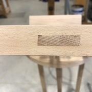 zoom sur le tenon du montant central