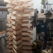 Collage des triangles + clous au cloueur pneumatique (ceinture bretelles)