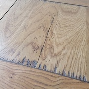 ses caracteristiques, avec effet d'arachement, fissure et trou de bestioles