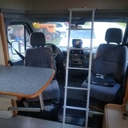 le coin bureau et au dessus le lit