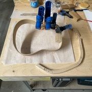 Collage des baguettes d'angle