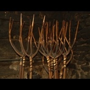 Le dernier fabricant de fourches en bois de France