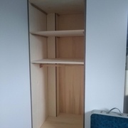 Placard encastré qu'on a laissé démontable