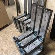 Pieds métal mis à blanc avant oxydation à l'hématite