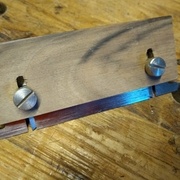 maxi 5mm pour que les vis aillent dans leur filetage