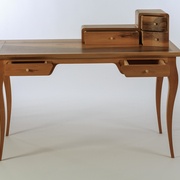 Bureau aux pieds Louis XV - photo © Philippe Fournier