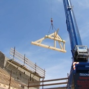 Transport et levage au camion grue http://www.couverture-etienne-58.com