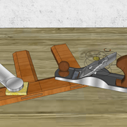 **3/** Avec un mouvement circulaire du rabot nous replanissons les assemblages.