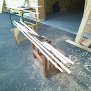 débit des lattes pour les rails