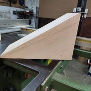 Il faut respecter le sens du fil du bois pour la réalisation des échantignolles.