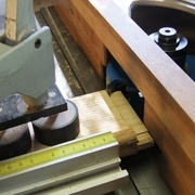 tenonage à la fraise à tenoner et utilisation bois martyr en sortie