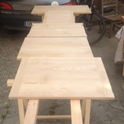 Finition au vernis mat, à l'extérieur c'est encore mieux :)