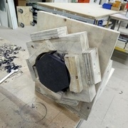 plaque carré fixé sur la deuxième plaque carré