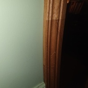 détail de l'entaille à mi-bois sur une dizaine de centimètres, pour le collage