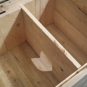 J'assemble le caisson, partie de droite chambre et l'autre partie salle à manger  