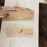 la partis genévrier vissé sur l'épure avec la cale pour la défonceuse