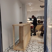 Début de la pose en fin de journée, les peintres et l'électricien viennent de partir...