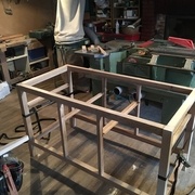 Le piétement en assemblage à blanc