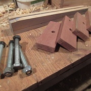 Boulons de 10mm (longeur 80mm), cales et coins