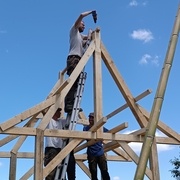 Bon, la charpente tradi, c'est joli, mais moi je débute et j'ai les pétoches, alors hop vis !