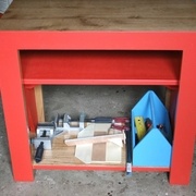 Le banc se range sur le plateau du dessous avec le reste