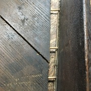 Assemblage à l’aide de clous en bois