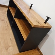 Ajout du plateau supérieur et des pieds pour soutenir le plateau principal