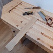 Position tronçonnage : je suis droitier et le recul me convient