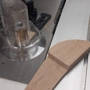 usinage de la pièce rapportée pour le pied avant. La courbe du "nez" du pieds arrière est utilisée comme modèle