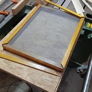 La grille est fixée