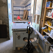 machine en position pour monter dans le camion, au départ