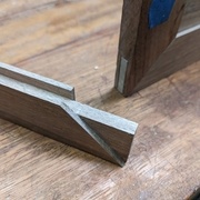 Enfourchement à une coupe d'onglet