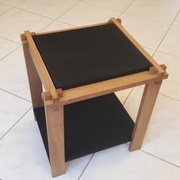 Table de nuit en chêne huilé, les plateaux sont ébonisés