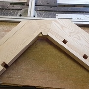 Quasi-finie, sauf le grand bord qui fait coulisse le long du plan qui ne sera pas collé pour garantir des modifications