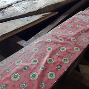 Le fameux vénilia de nos grand mère sur le parement de l'étagère