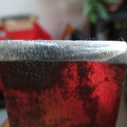 Un ciseau Peugeot Ainés tout acier dégrossi