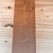 N°5 : densité 590, sciure très rouge, peut-être de l'iroko