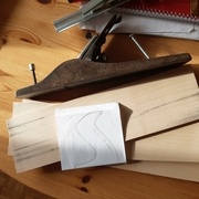 Les trois épaisseurs et le rabot avec ses deux vis